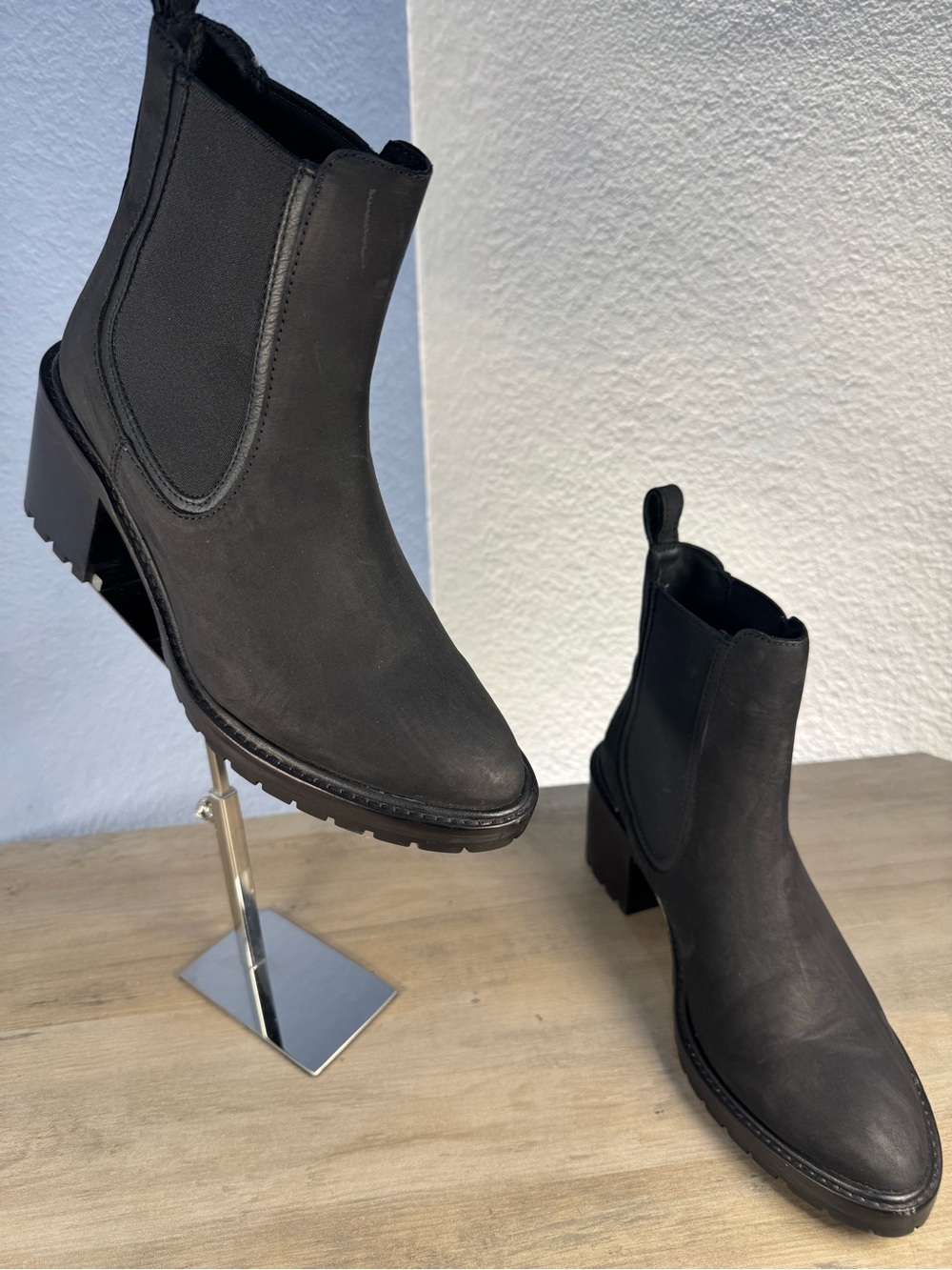 Thursday Everyday High Heel Chelsea Boots Black Leather Lug Sole Sz 7